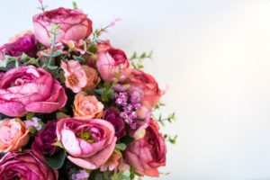 decoracion-de-flores-artificiales_1232-2044